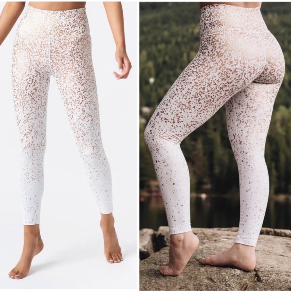 ZYIA Active White Stay Gold Light n Tight Hi-Rise
7/8 Leggings size 6-8